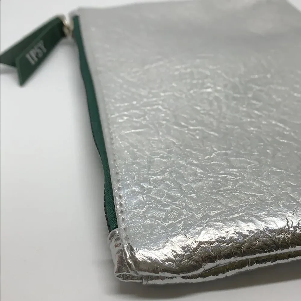 Ipsy silver greenzipper bag